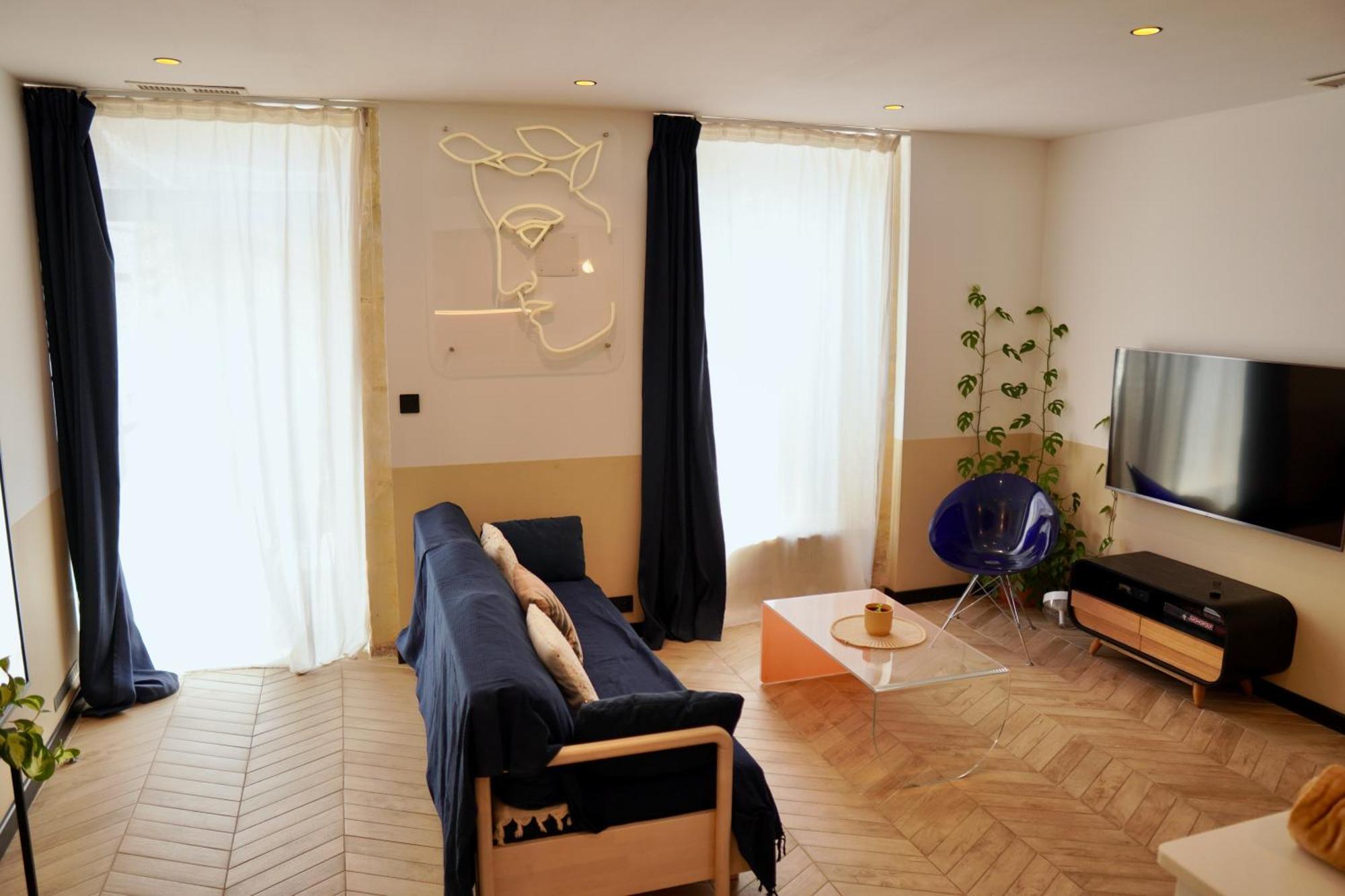Roma Divine Home Cinema Et Jardin Nimes Exterior photo