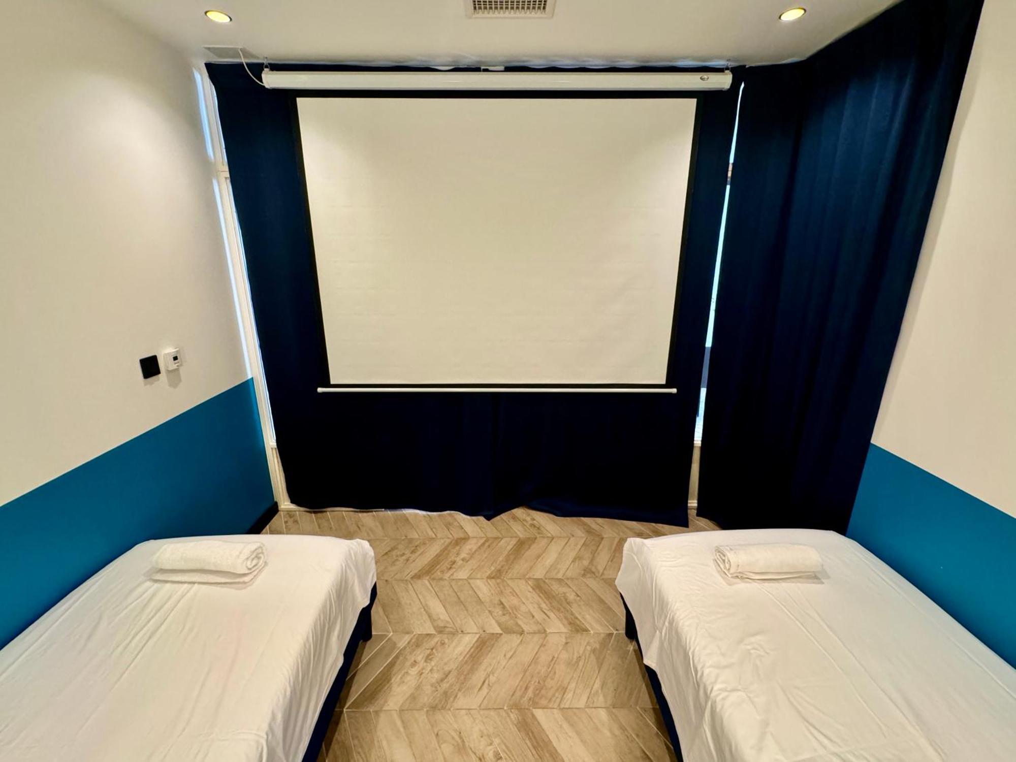 Roma Divine Home Cinema Et Jardin Nimes Exterior photo